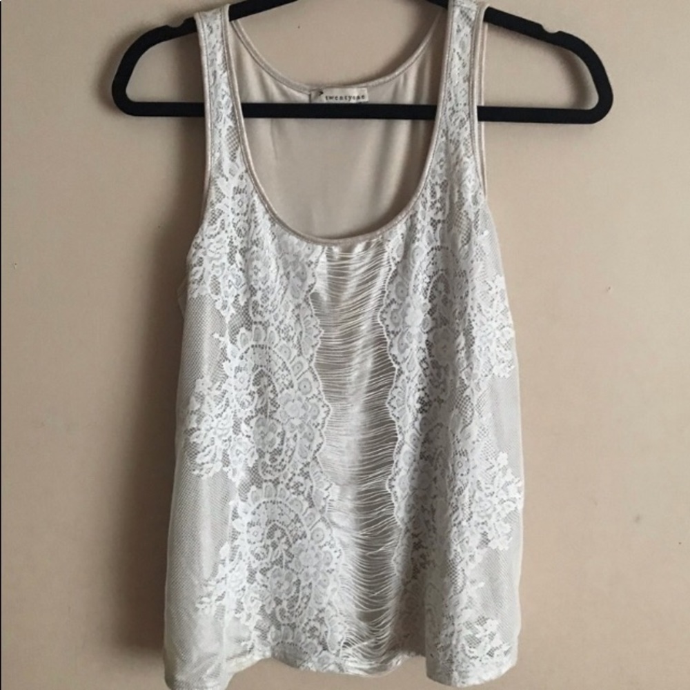 ✨♥️ Cream and lace tank